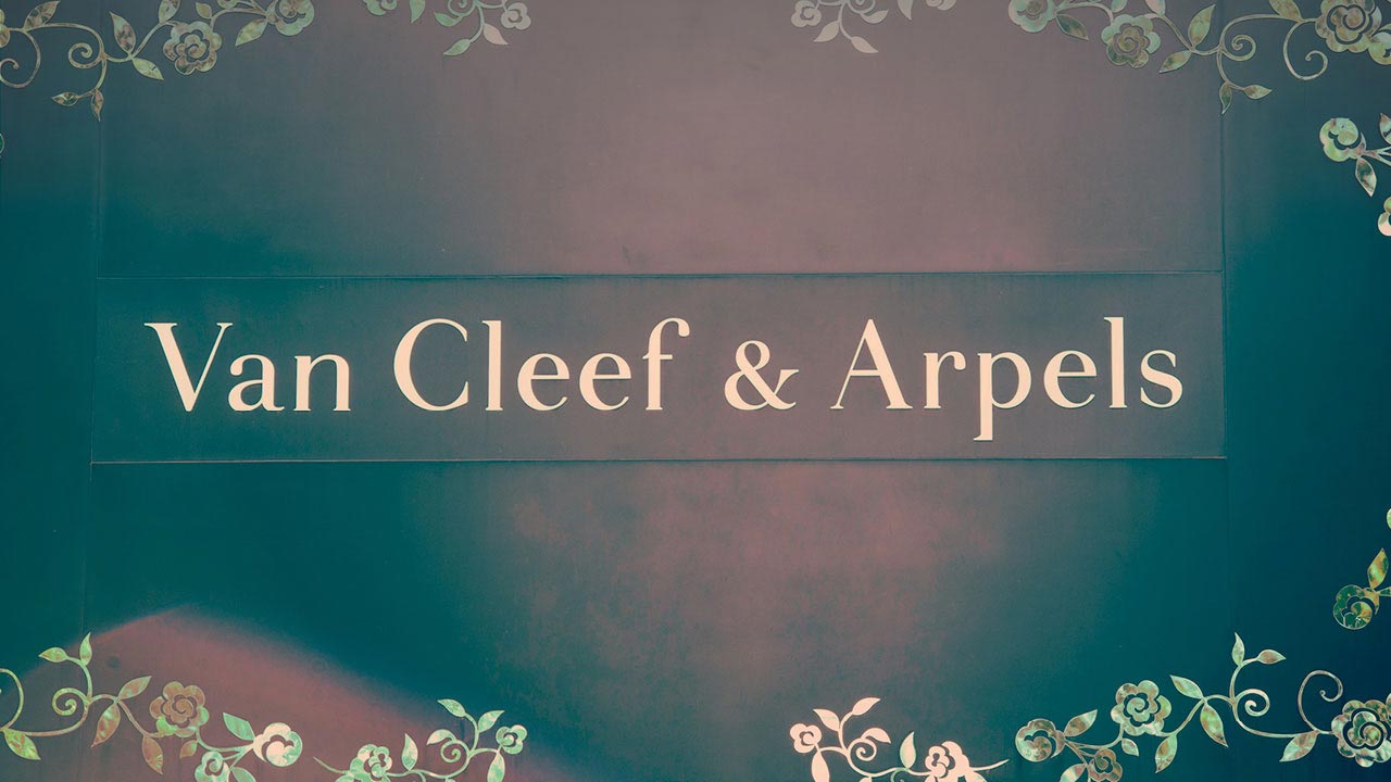 Van Cleef and Arpels sign